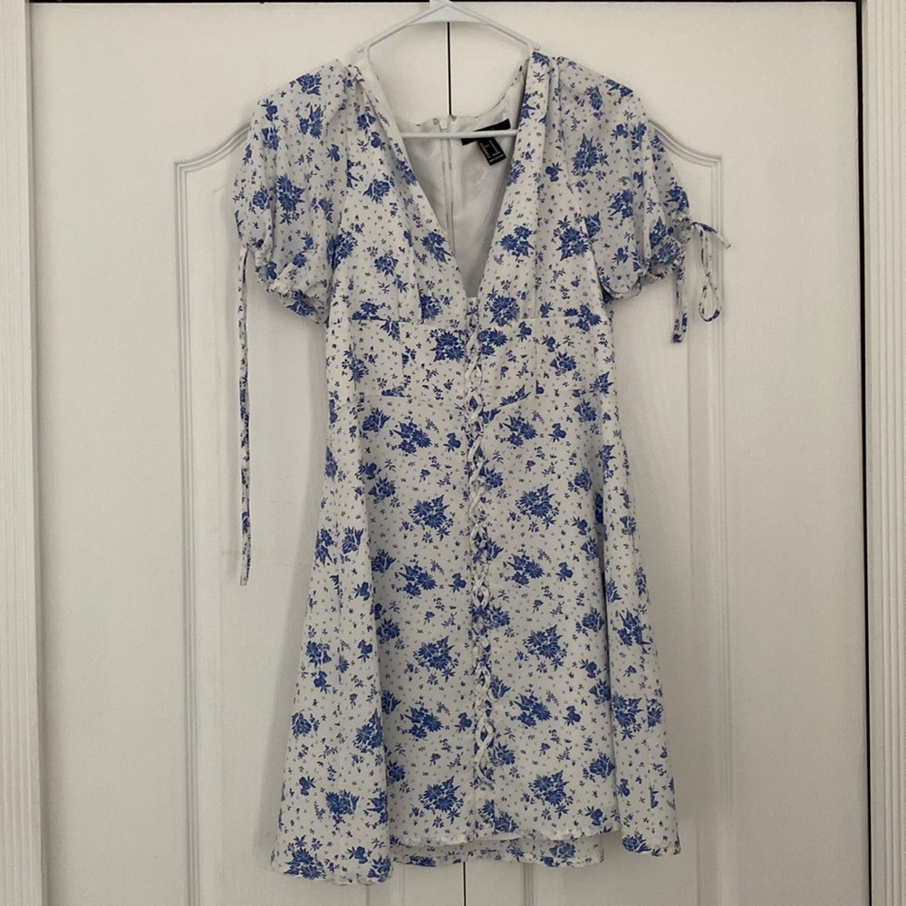 Forever 21 floral blue and white dress